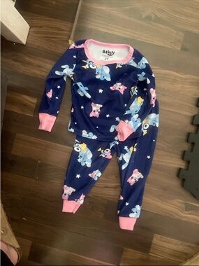 Set of bluey pajamas size 2T